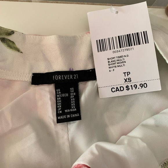 Forever 21 High Waisted Pleated Floral Shorts - Picture 7 of 8